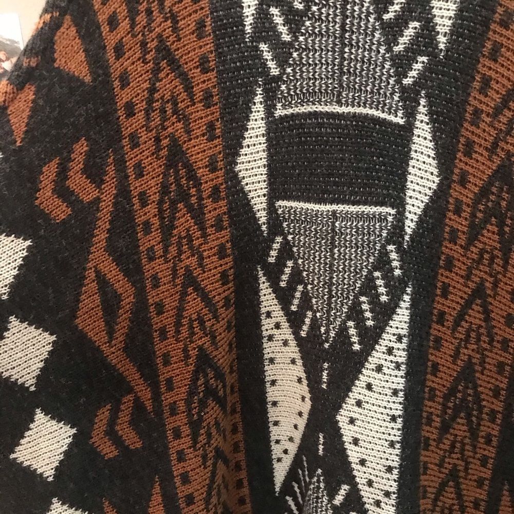 Beautiful Patterned Long Sweater - image 3